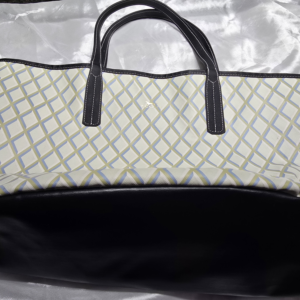Scout Diamond Pattern Tote - Cream and Black - Picture 3 of 15